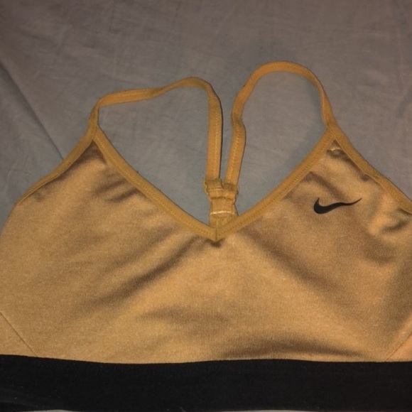 Nike sports bra - Picture 1 of 3